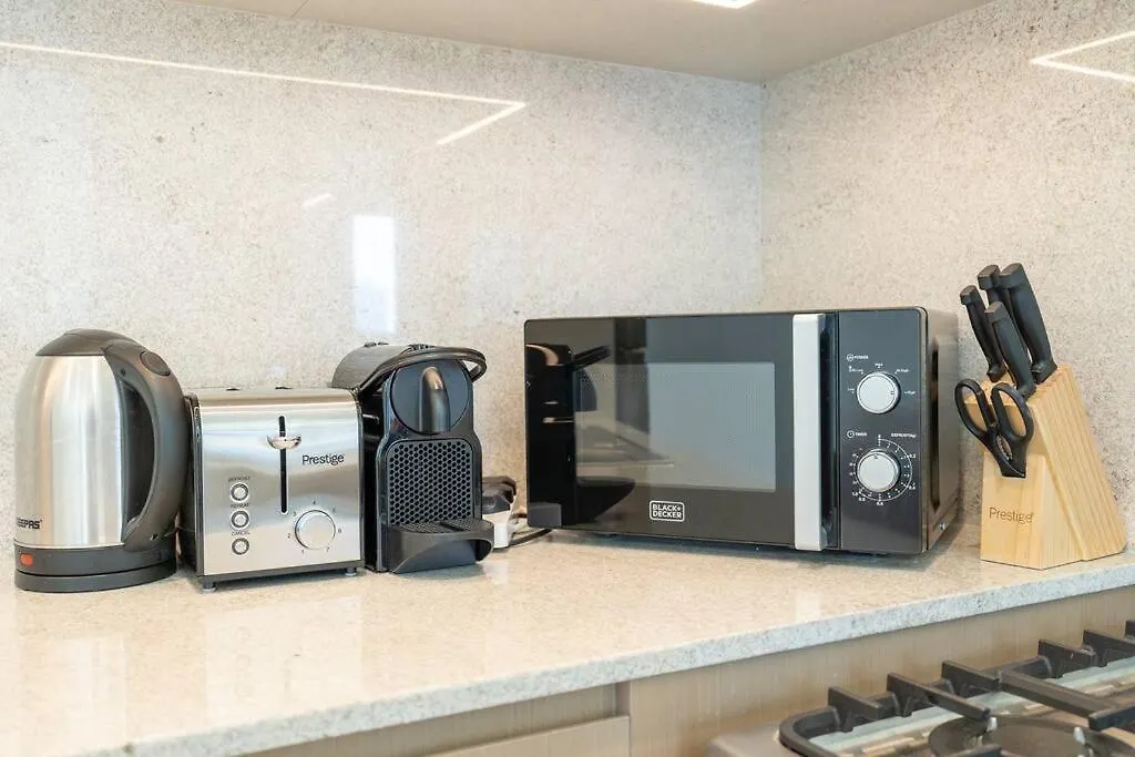 Stylish Urban Living - 1-Bedroom In Burj Royale Dubai