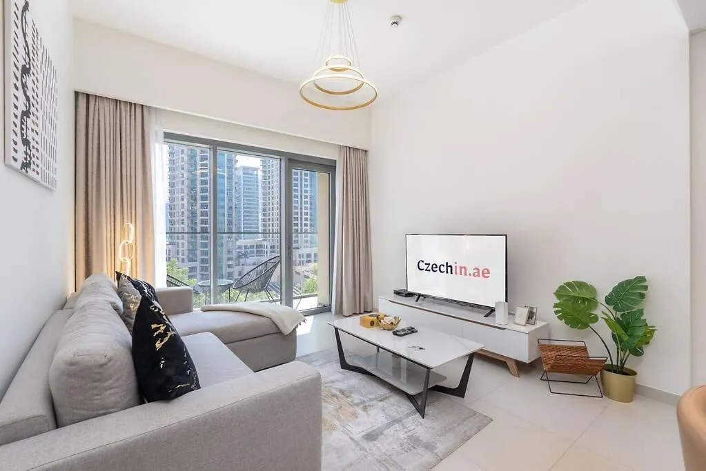 Stylish Urban Living - 1-Bedroom In Burj Royale Dubai 0*,