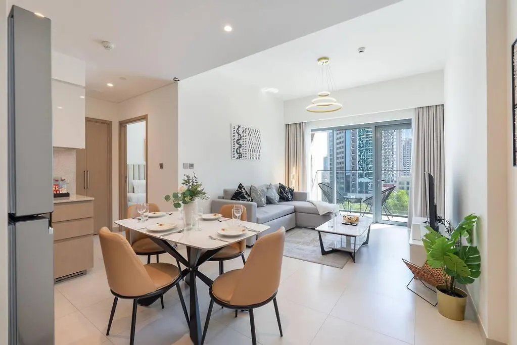 Stylish Urban Living - 1-Bedroom In Burj Royale Dubai